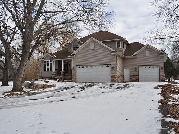 Beautiful Home on 5 acre lot!