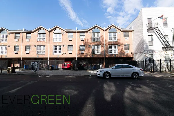 Rented by Evergreen Apartments BK | media 11