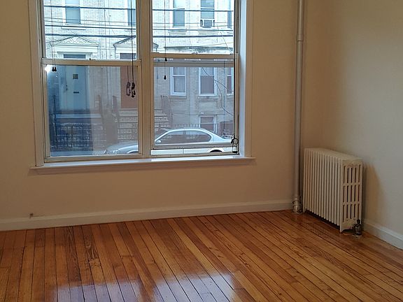 3rd image of 3060 23rd St