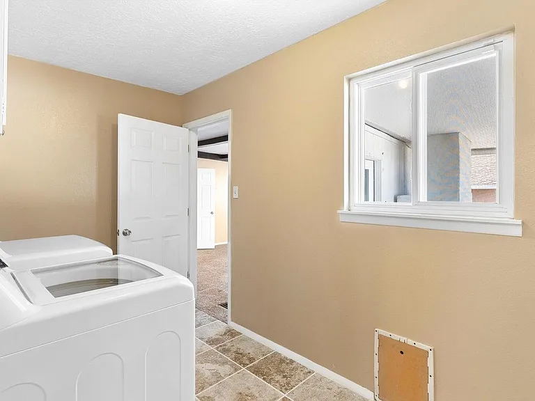 3721 Mary Ellen St NE — Photo 16