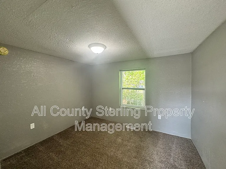 917 NE Aberdeen Ave — Photo 10