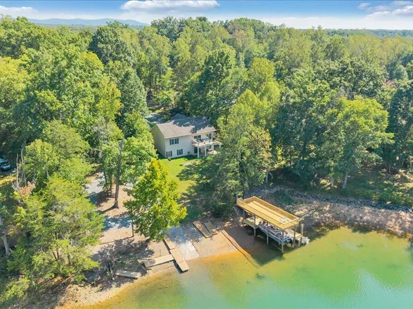 1811 Cutlass Rd, Moneta, VA 24121