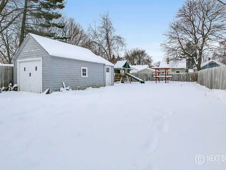1319 Diamond Ave NE — Photo 14