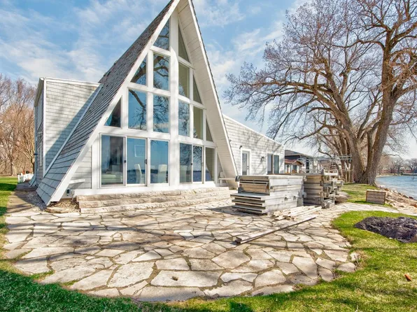 1407 Brooks Ln, Okoboji, IA 51355