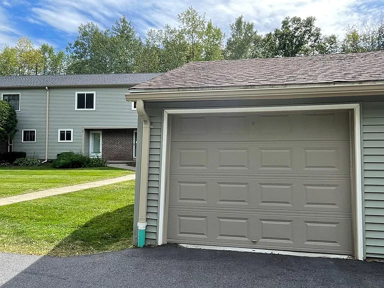 182 Locust Hill Rd — Photo 24