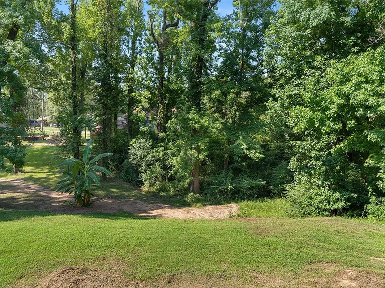 293 Commodore Dr — Photo 45