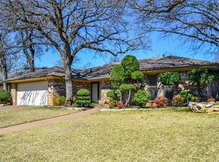 5705 Trail Crest Dr, Arlington, TX 76017
