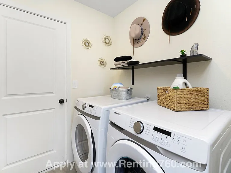 321 N Bonita Ave — Photo 19