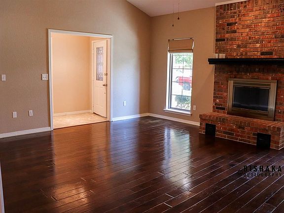 4th image of 818 Arapaho Dr