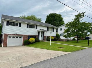 3 Arrowood Dr, Bridgeport, WV 26330