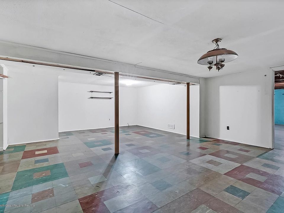 1st image of 212 Winchester Dr