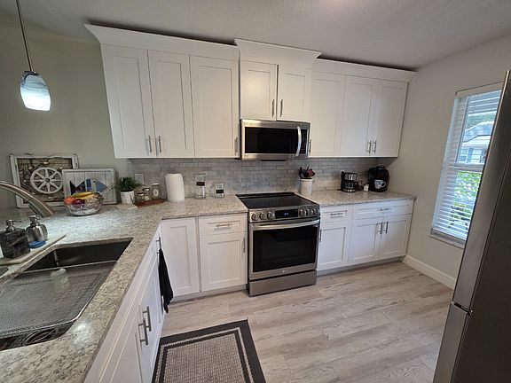 5th image of 352 Plymouth St