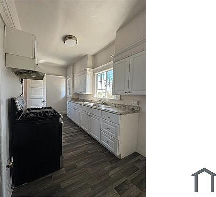 4th image of 472 1/2 W 47th Pl