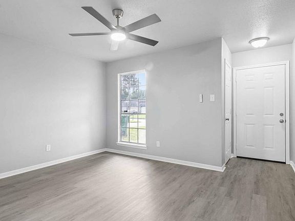 2nd image of 7207 Pinehook Ln