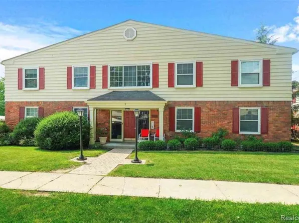 721 W Maple Rd, Clawson, MI