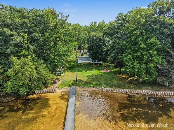 1530 Wolf Lake Dr, Baldwin, MI 49304