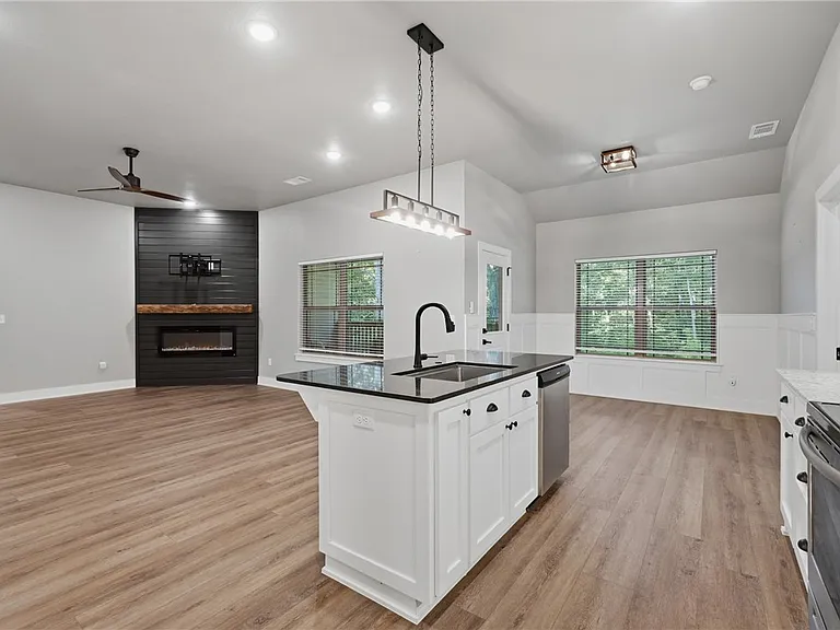 8 Leyland Dr — Photo 16