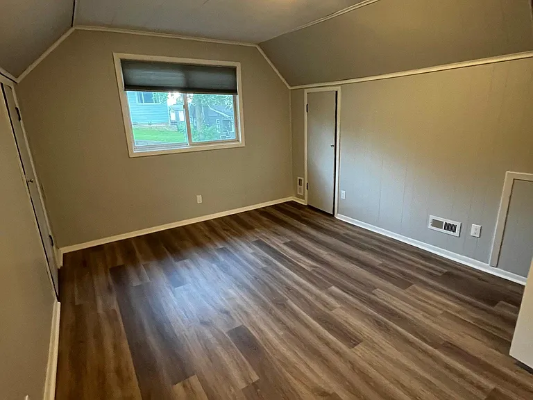 328 E Scribner Ave — Photo 17