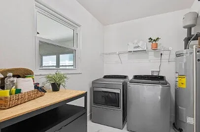 3 bed, 2.0 bath, 2296 sqft, $5,200 — Photo 2