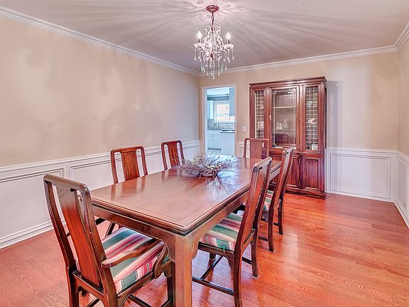 3rd image of 300 Sagebrush Pl