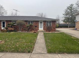 113 Town Crest Dr APT D, New Lenox, IL 60451
