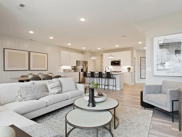 17975A Giants Way — Photo 4