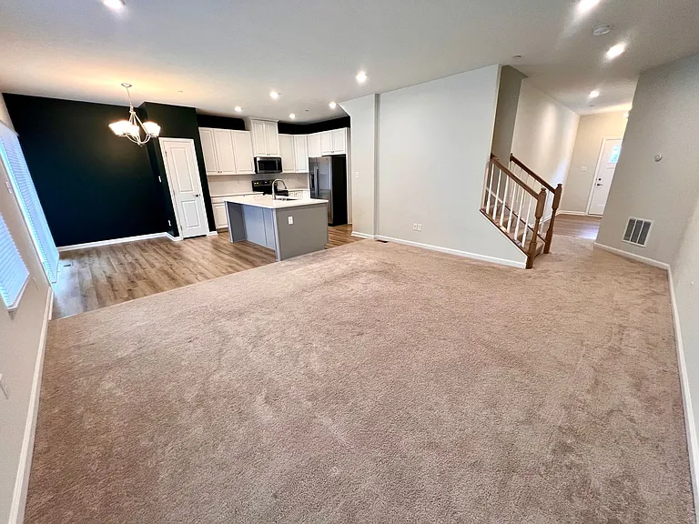 250 Cranesbill Dr — Photo 4