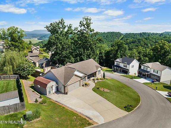 3rd image of 3817 Highview Ln