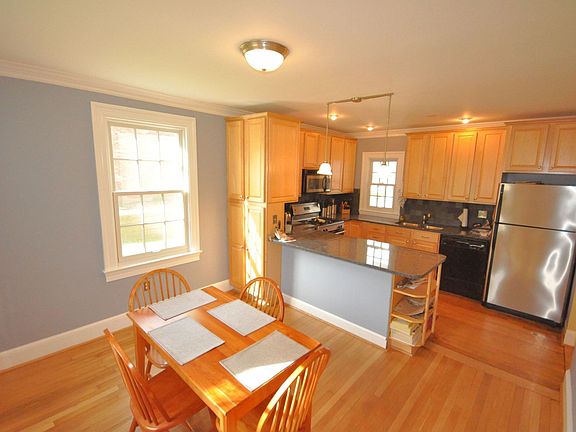 4th image of 425 E Columbia St