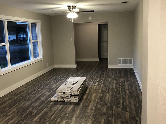 3rd image of 1218 Valley Vista Dr