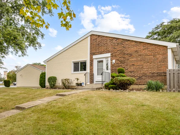 2177 Chaucer Ln, Glendale Heights, IL 60139