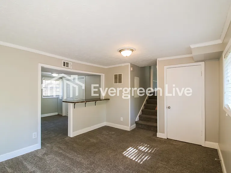 2221 Carson Ct — Photo 5
