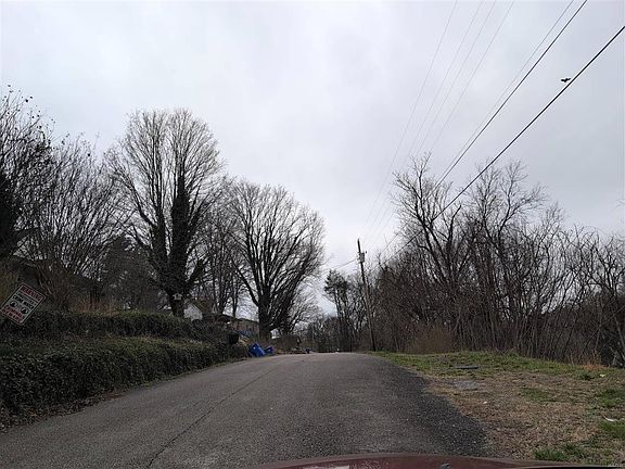 4th image of 105 Douglas Ln