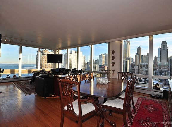3rd image of 1300 N Astor St Unit 25a