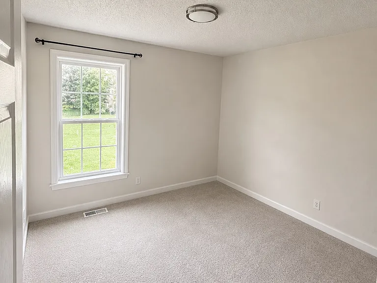 1004 Dandelion Dr — Photo 10