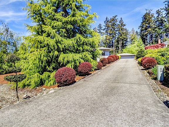 2nd image of 860 Holbeck Dr