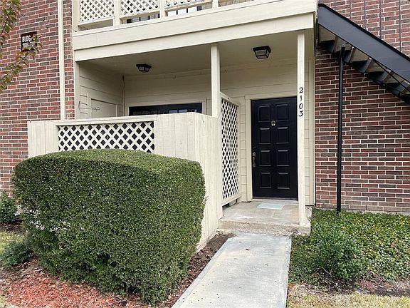 2nd image of 2121 El Paseo St APT 2103