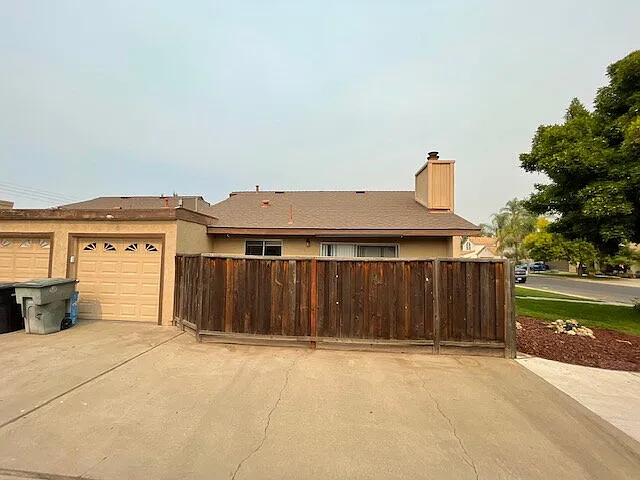 2 bed, 2.0 bath, 950 sqft, $1,795 — Photo 2
