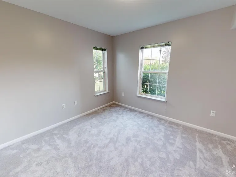 2666 S Knightsbridge Cir — Photo 8