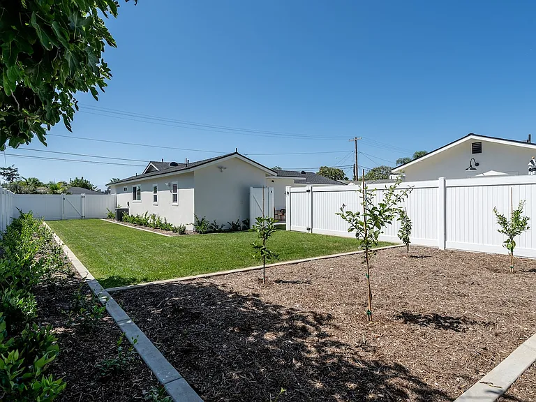 1724 S Horne St — Photo 24