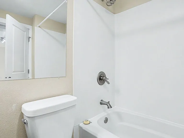 1221 Apartments — Photo 25