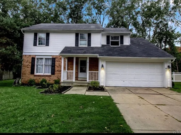 35 Deepwood Ct, Amherst, NY 14228