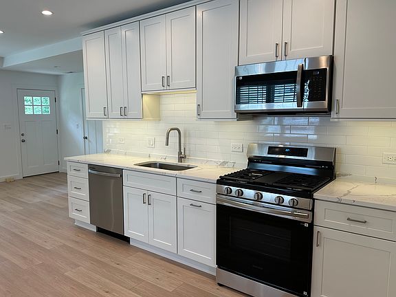 3rd image of 2202 South St