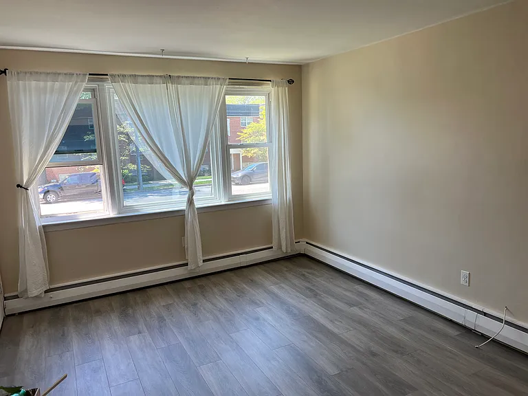 407 W Logan St #1 — Photo 2