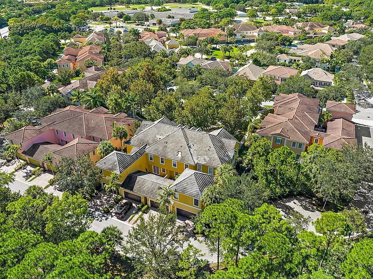150 Lismore Ln — Photo 30