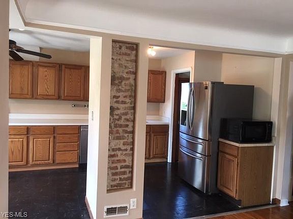 3rd image of 5906 Bradley Ave
