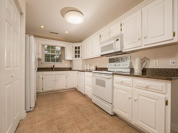 5th image of 1934 Rosebrook Dr