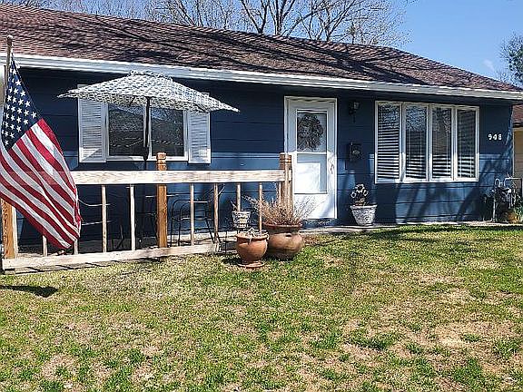 2nd image of 948 Lorine Ln