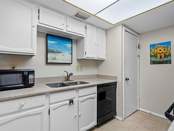 3rd image of 2823 Southern Cross Dr