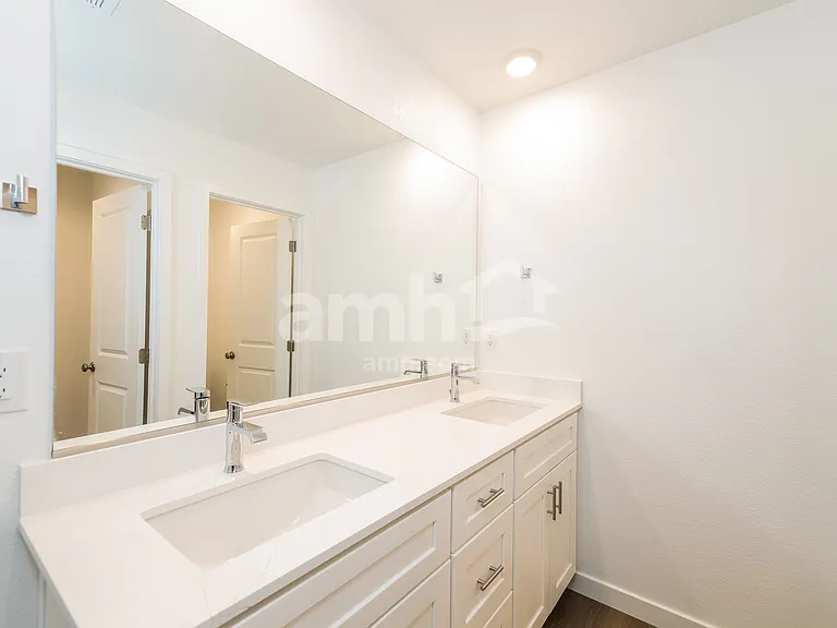 2332 Devin Ave — Photo 12